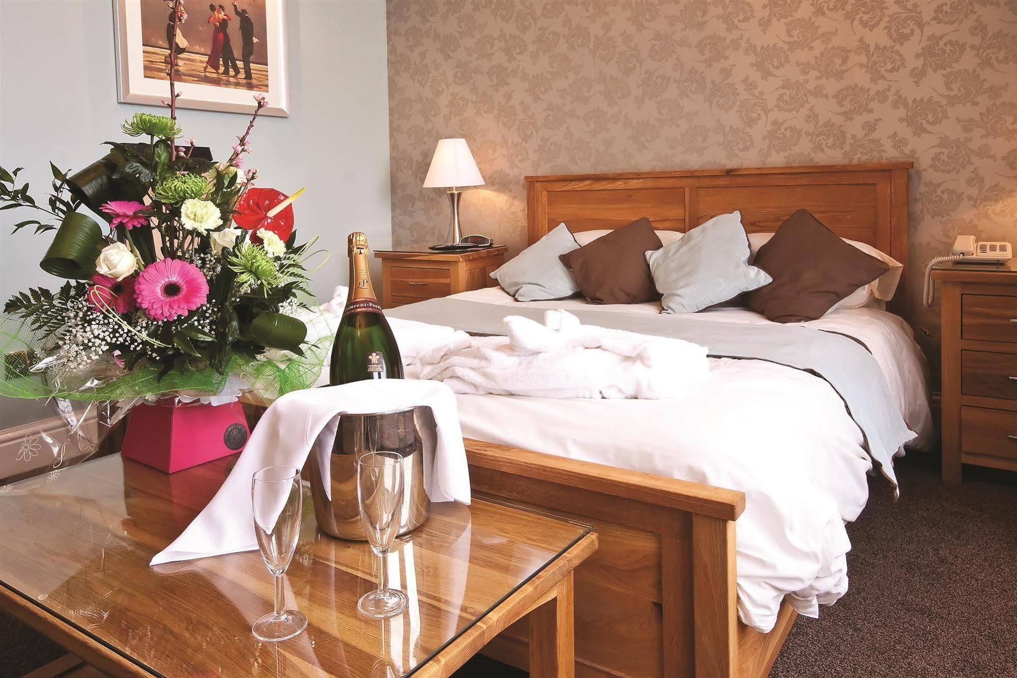 Burnley North Oaks Hotel And Leisure Club Room photo